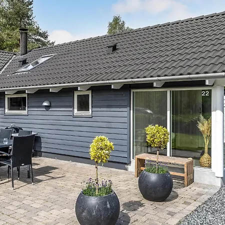 Σπίτι διακοπών 4 Bedroom Awesome In Vaeggerlose *