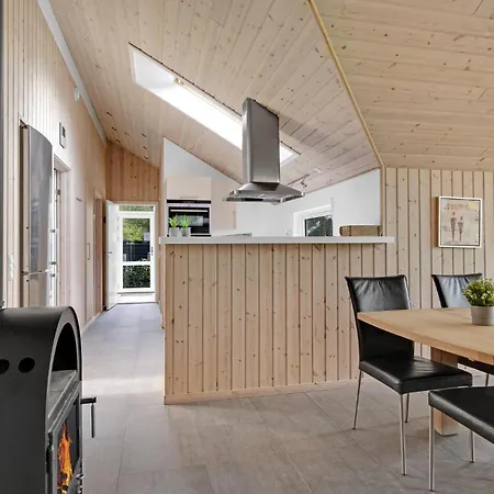 4 Bedroom Awesome In Vaeggerlose *